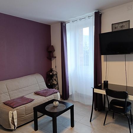 Maison Spacieuse Et Agreable Saint-Georges-de-Luzencon ภายนอก รูปภาพ