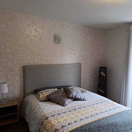 Maison Spacieuse Et Agreable Saint-Georges-de-Luzencon ภายนอก รูปภาพ