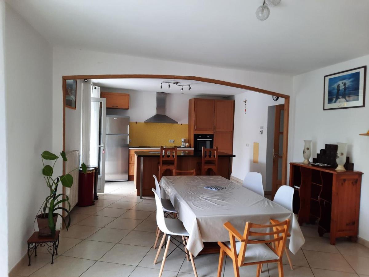Maison Spacieuse Et Agreable Saint-Georges-de-Luzencon ภายนอก รูปภาพ
