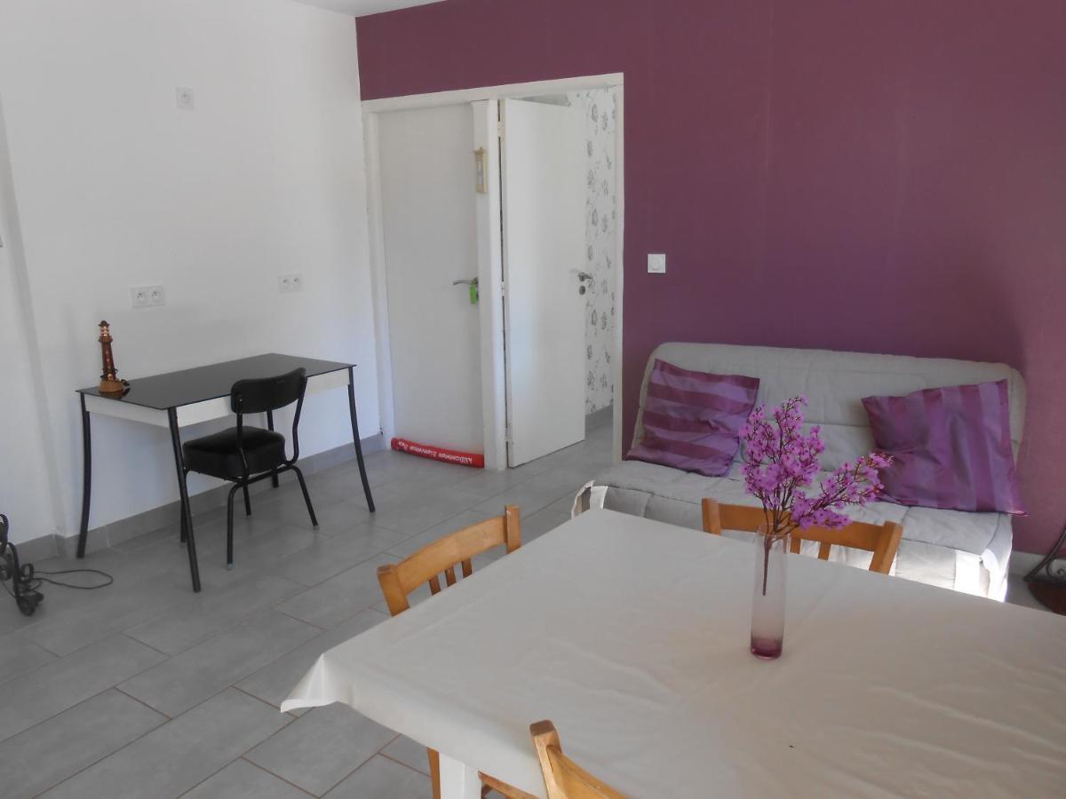 Maison Spacieuse Et Agreable Saint-Georges-de-Luzencon ภายนอก รูปภาพ