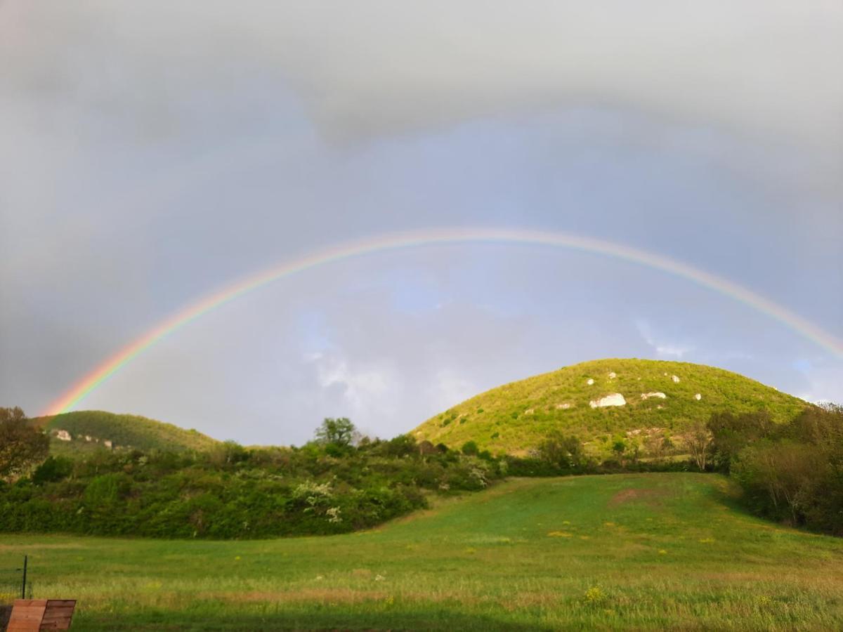 Maison Spacieuse Et Agreable Saint-Georges-de-Luzencon ภายนอก รูปภาพ