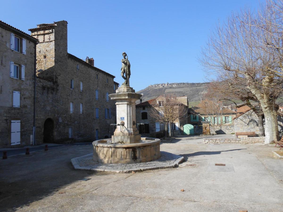 Maison Spacieuse Et Agreable Saint-Georges-de-Luzencon ภายนอก รูปภาพ