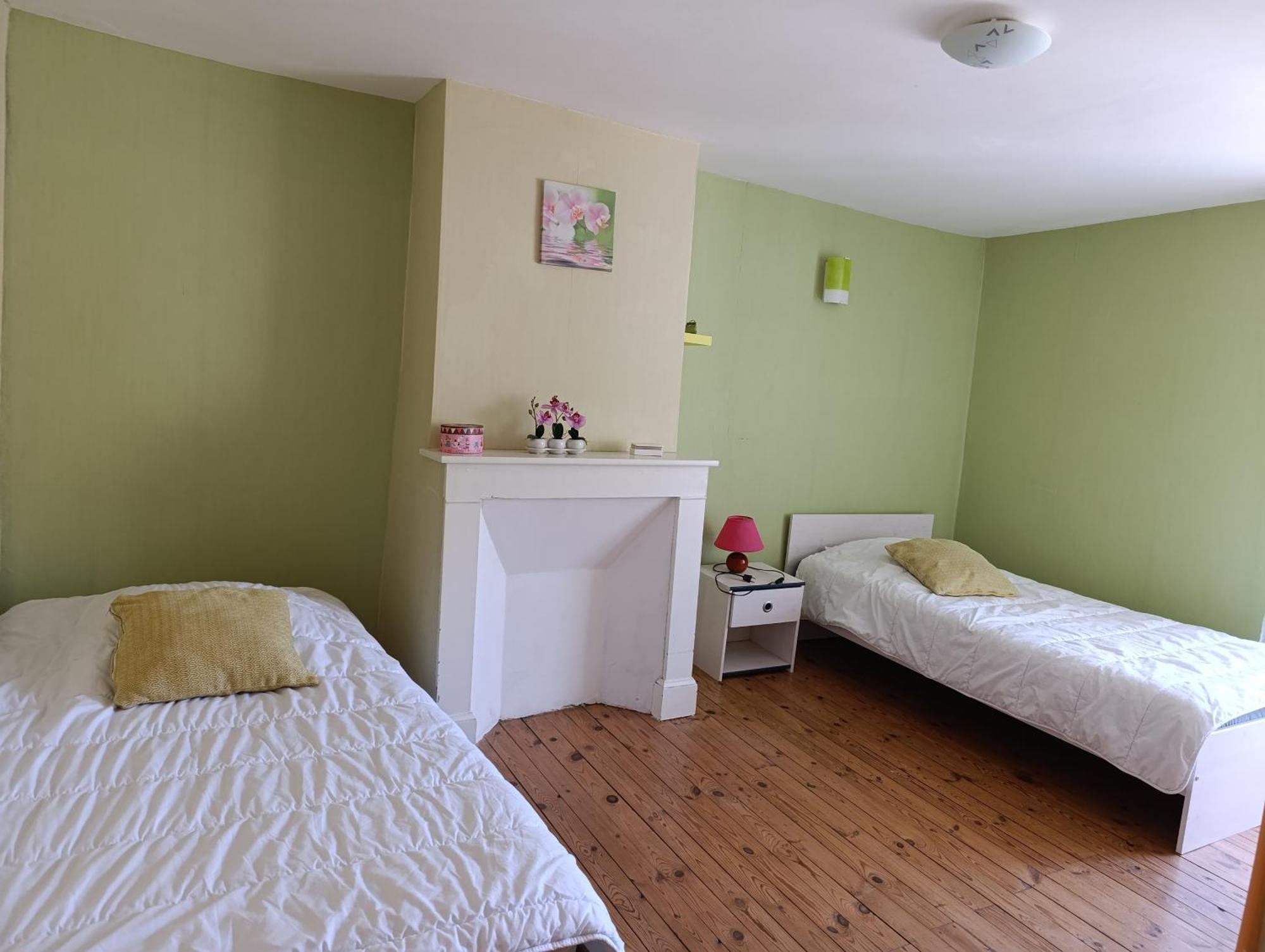 Maison Spacieuse Et Agreable Saint-Georges-de-Luzencon ภายนอก รูปภาพ