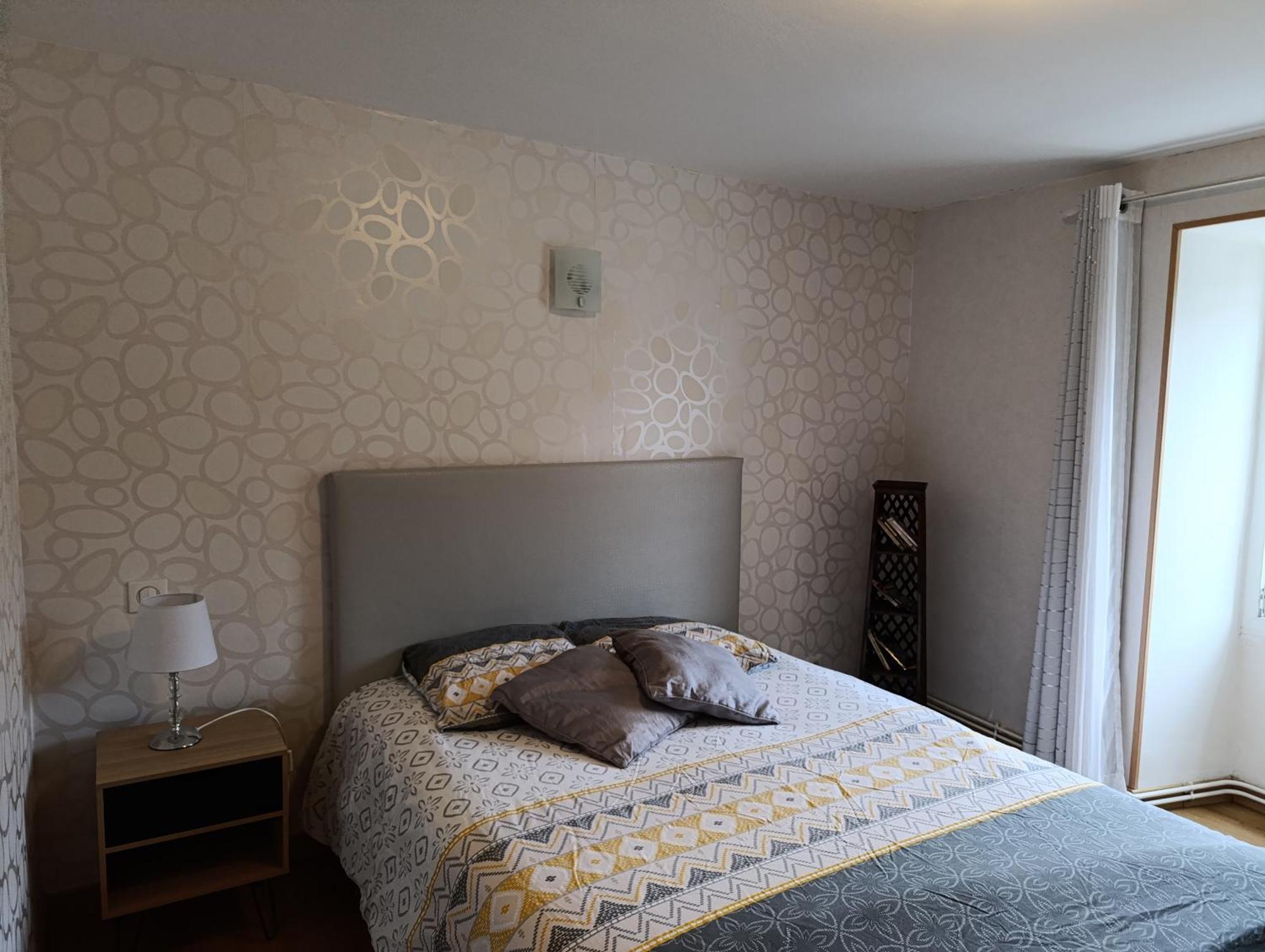 Maison Spacieuse Et Agreable Saint-Georges-de-Luzencon ภายนอก รูปภาพ