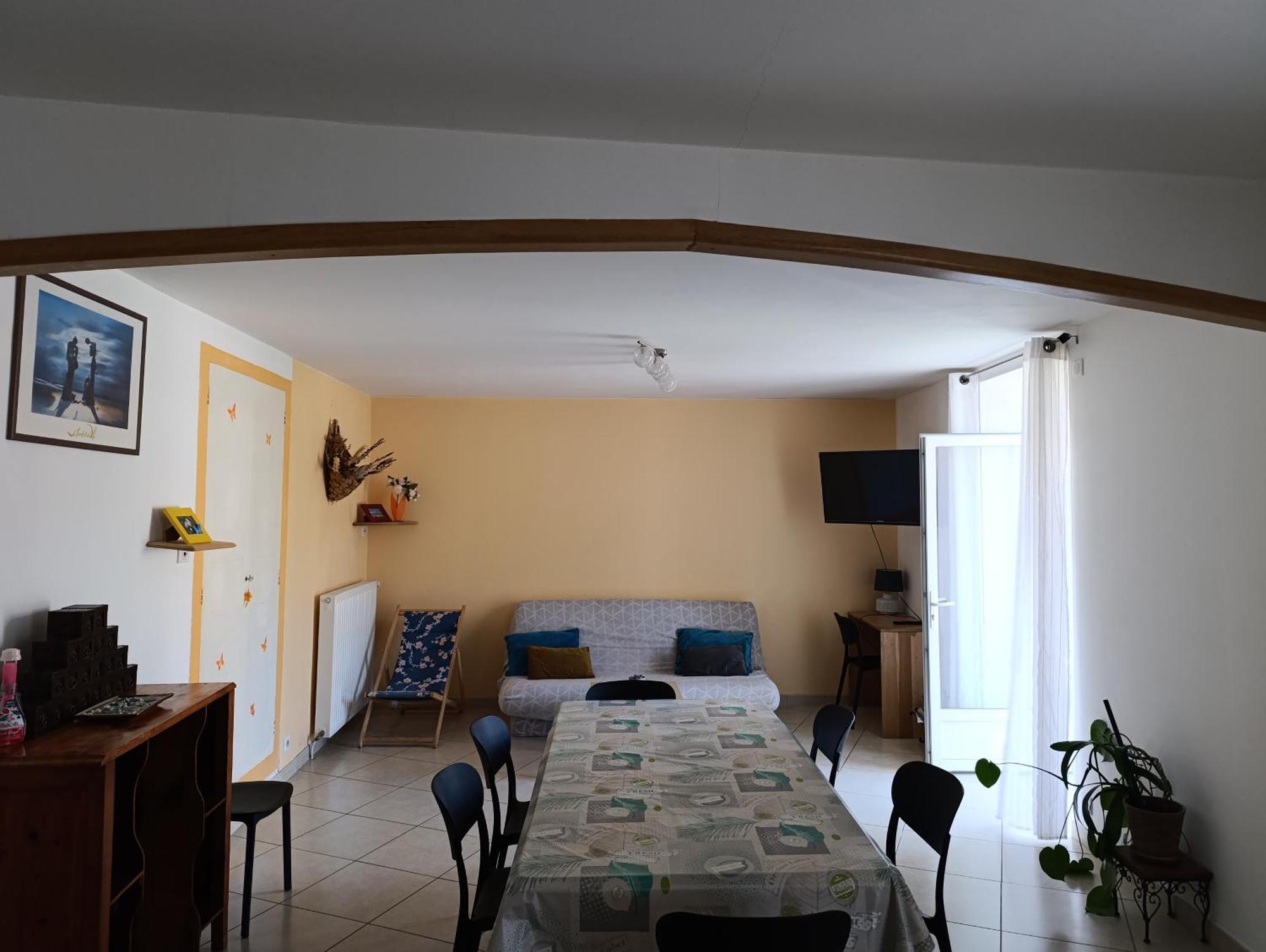 Maison Spacieuse Et Agreable Saint-Georges-de-Luzencon ภายนอก รูปภาพ