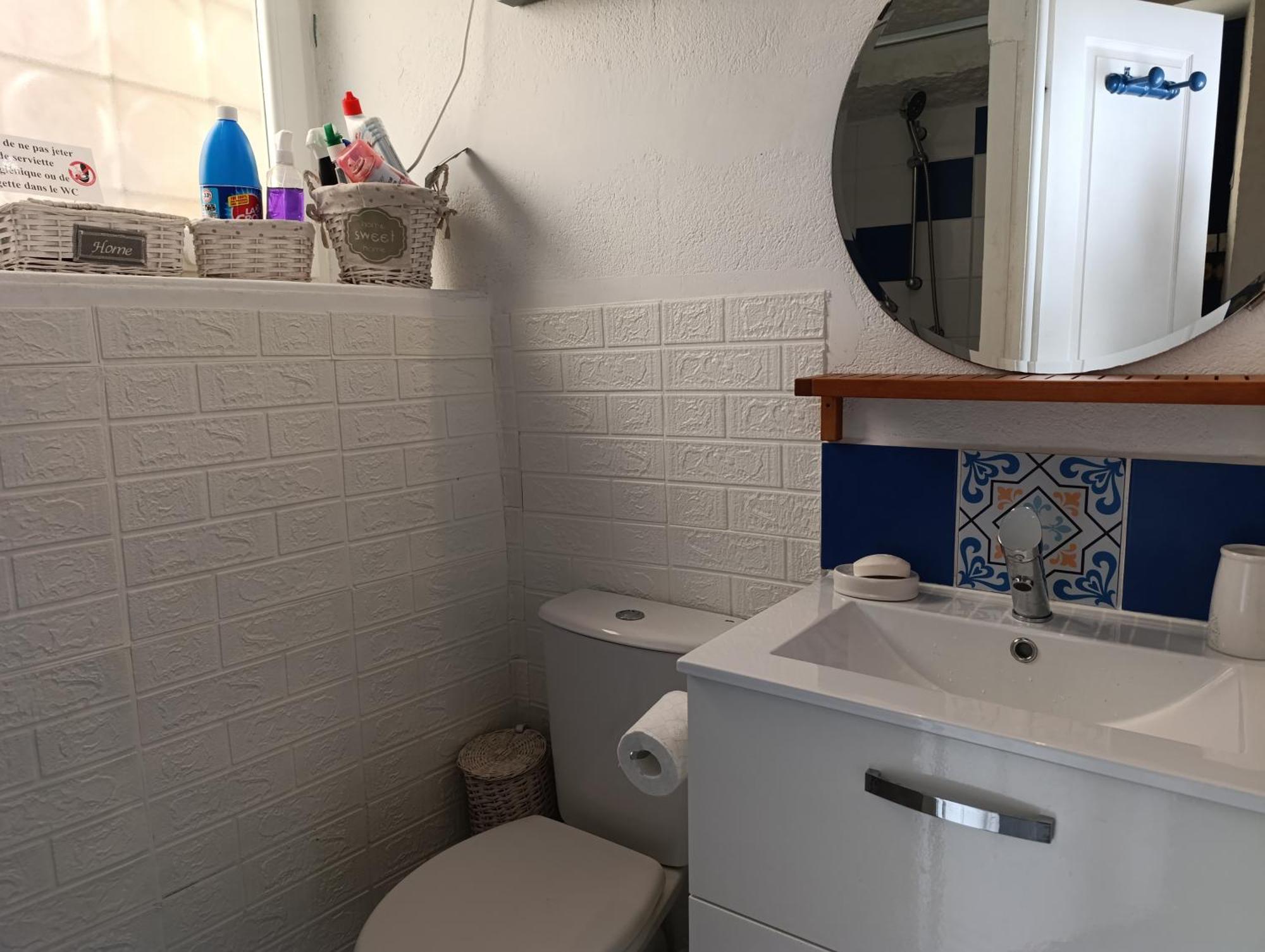 Maison Spacieuse Et Agreable Saint-Georges-de-Luzencon ภายนอก รูปภาพ