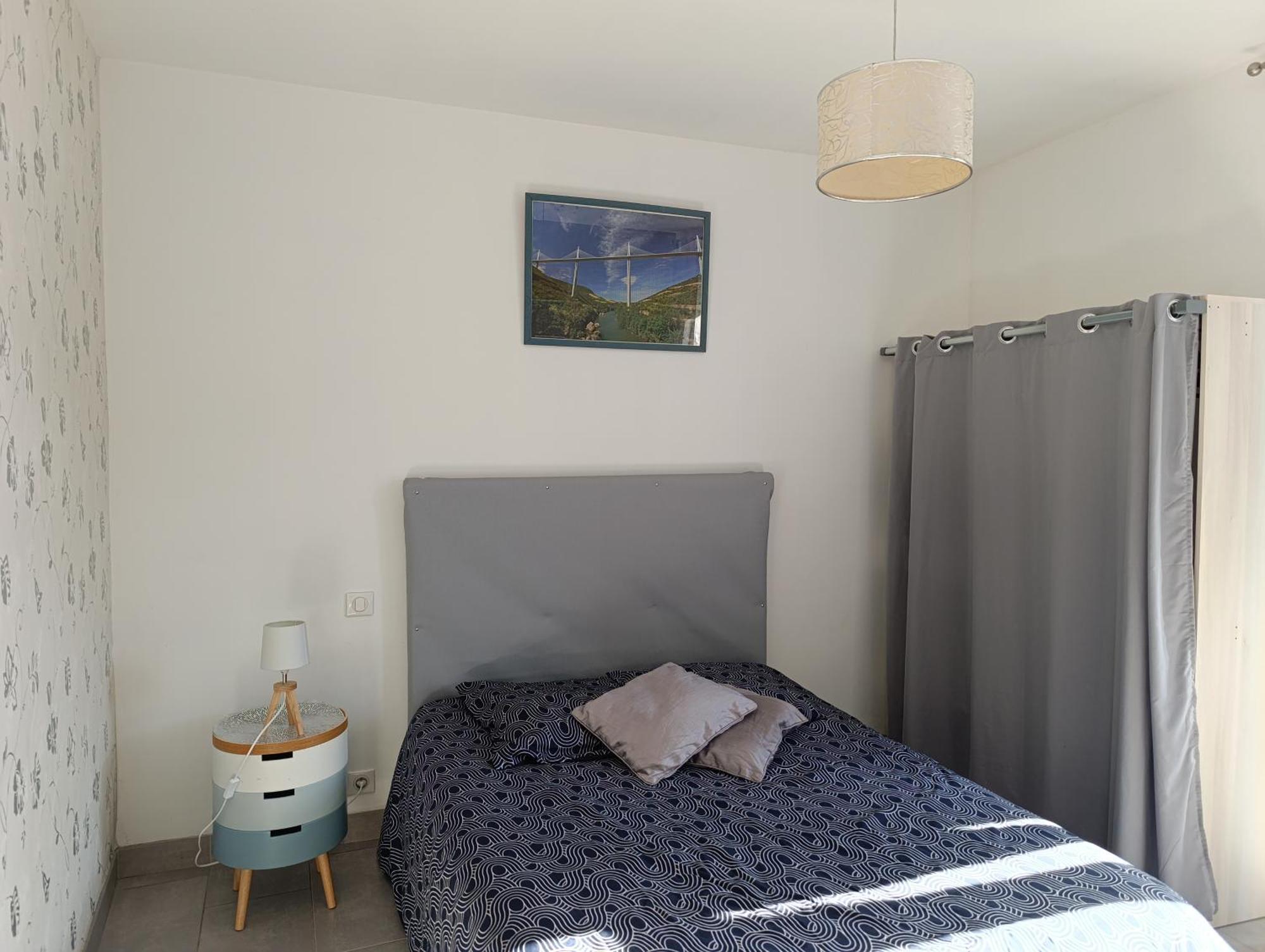 Maison Spacieuse Et Agreable Saint-Georges-de-Luzencon ภายนอก รูปภาพ