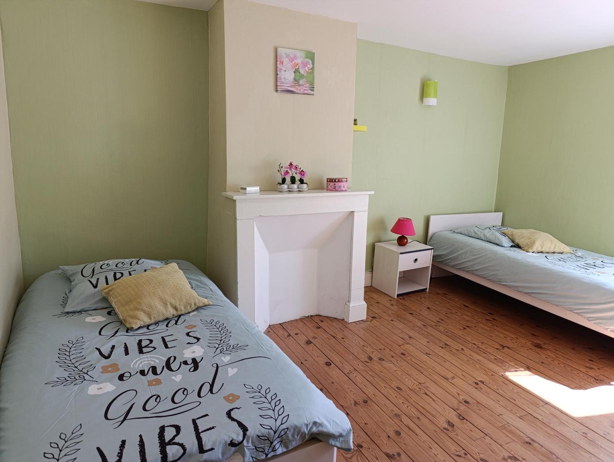Maison Spacieuse Et Agreable Saint-Georges-de-Luzencon ภายนอก รูปภาพ