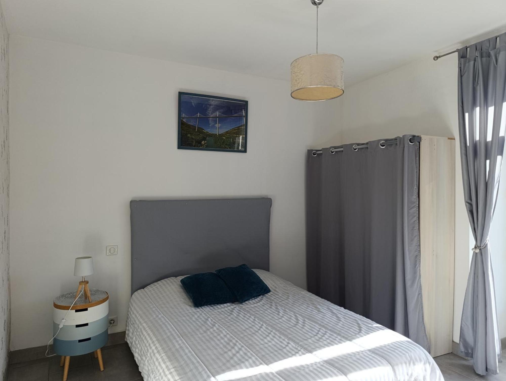 Maison Spacieuse Et Agreable Saint-Georges-de-Luzencon ภายนอก รูปภาพ